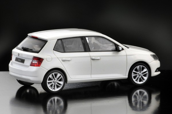 iScale SKODA Fabia Limousine, candyweiß