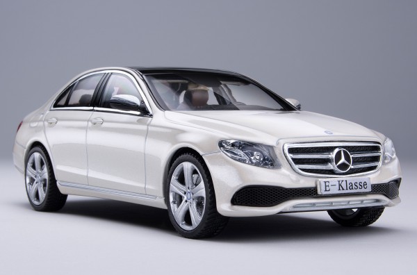iScale MERCEDES E-Klasse Limousine Avantgarde, diamantweiß